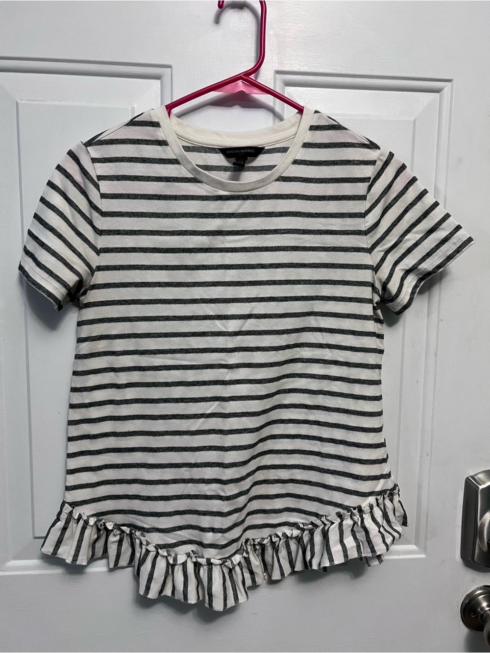 Banana Republic Women’s XS Striped Ruffle Hem Top Black White Short Sleeve